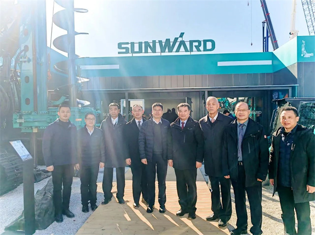 CCMA President Su Zimeng Visits SUNWARD Booth at bauma 2025