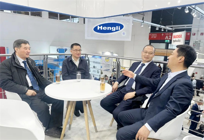CCMA President Su Zimeng Visits Hengli Booth at bauma 2025