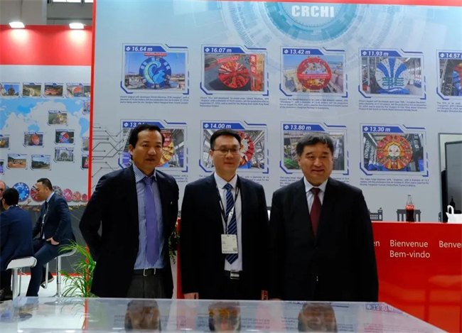 CCMA President Su Zimeng Visits CRCHI Booth at bauma 2025