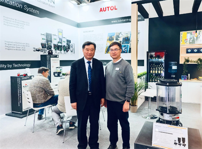CCMA President Su Zimeng Visits AUTOL Booth at bauma 2025